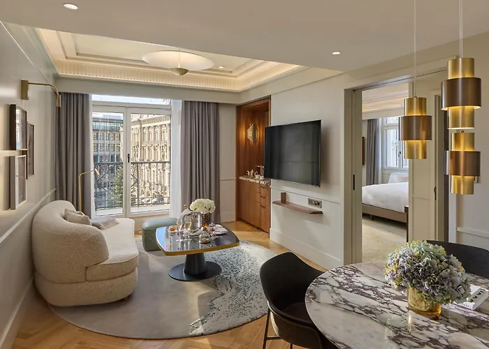 Mandarin Oriental Savoy, Szálloda 5*