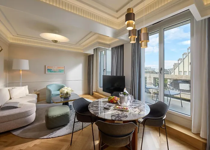 Mandarin Oriental Savoy, Szálloda 5*