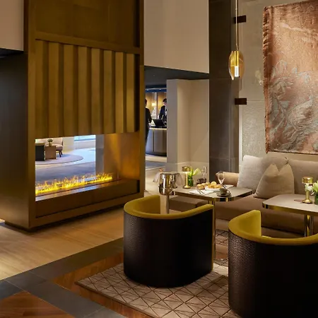 Mandarin Oriental Savoy, 호텔 5*