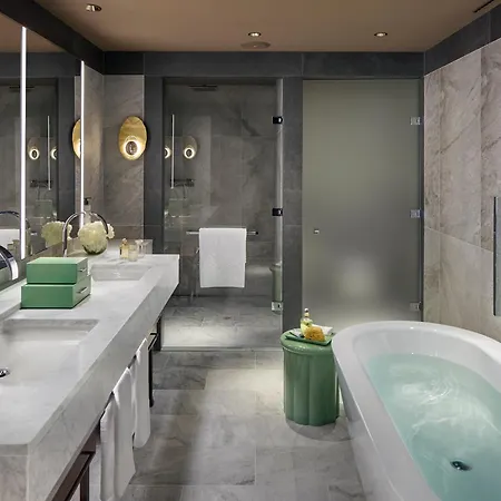 Mandarin Oriental Savoy, Отель 5*