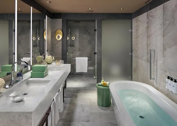 Mandarin Oriental Savoy, Отель 5*