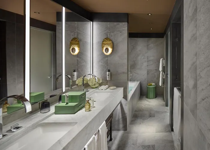 Mandarin Oriental Savoy, Отель