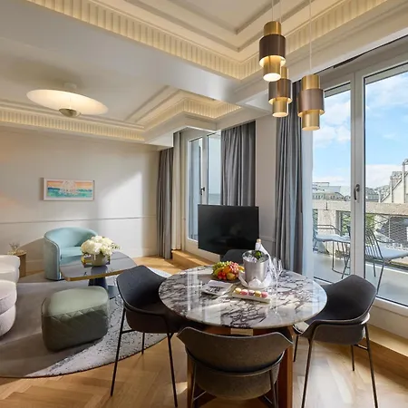 Mandarin Oriental Savoy, ホテル 5*