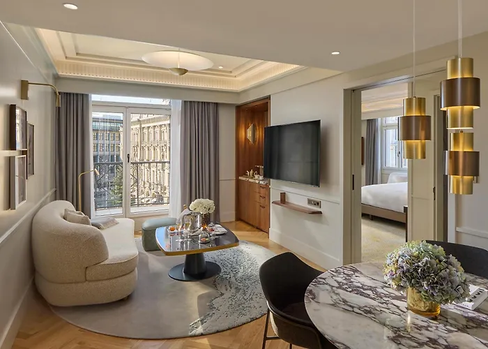 Hotel Mandarin Oriental Savoy, 5*